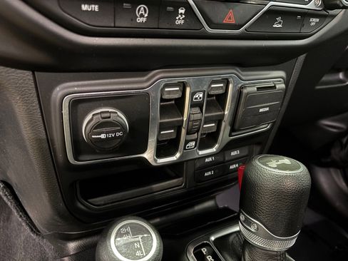 Used 2021 Jeep Wrangler Unlimited Sport image 37