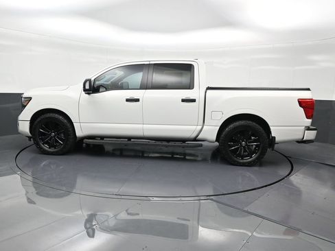 Used 2023 Nissan Titan SV w/ SV Convenience Package image 2