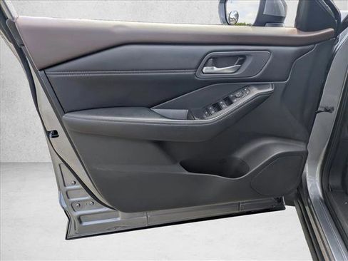 Used 2023 Nissan Rogue SV w/ SV Premium Package image 8