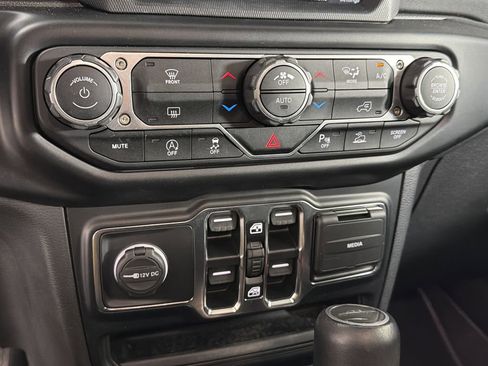 Used 2021 Jeep Gladiator Overland image 30