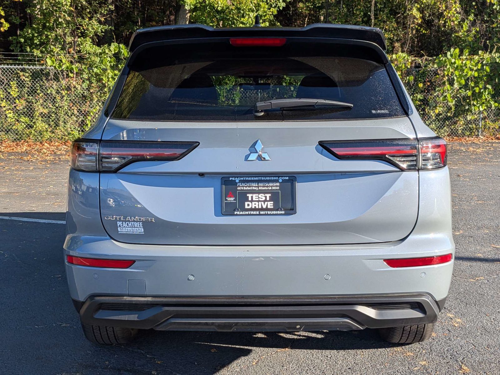 Used 2025 Mitsubishi Outlander AWD image 5