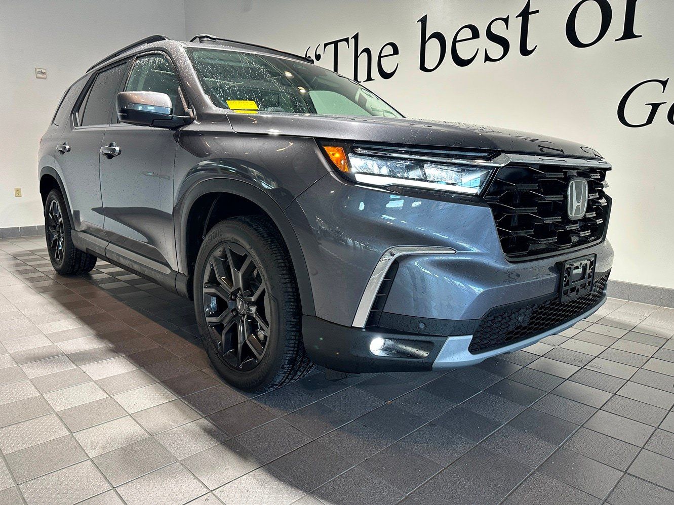 Used 2025 Honda Pilot Touring image 1