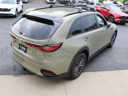 Certified 2025 MAZDA CX-70 3.3 Turbo w/ Preferred Package AWD/4WD image 4
