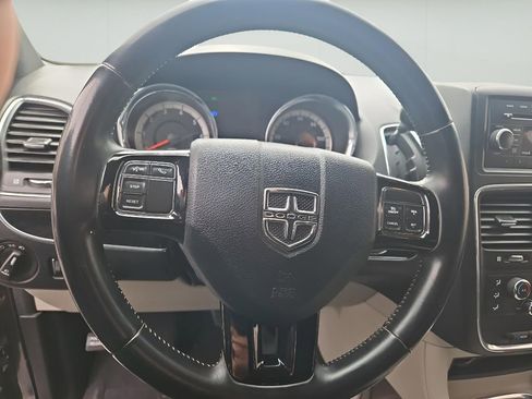 Used 2017 Dodge Grand Caravan SXT FWD image 22