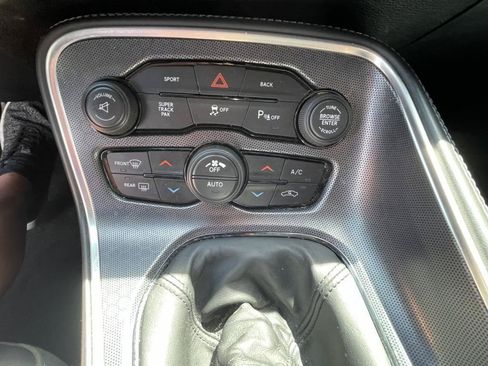 Used 2015 Dodge Challenger R/T Plus RWD image 9