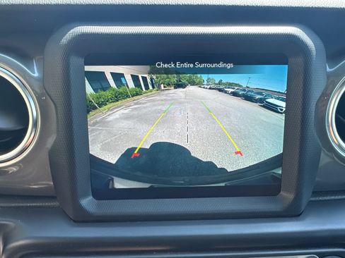 Used 2022 Jeep Wrangler Unlimited Sahara w/ Dual Top Group AWD/4WD image 29