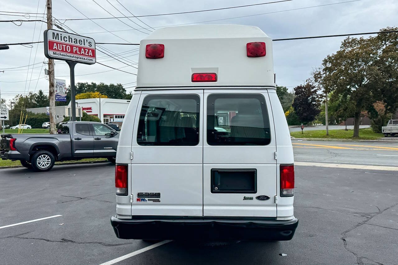 Used 2014 Ford E-350 and Econoline 350 Extended Super Duty w/ Power Group RWD image 11