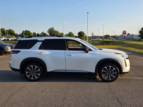 New 2026 Nissan Pathfinder Platinum w/ Cargo Package FWD image 16