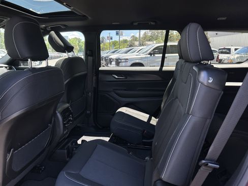 New 2026 Jeep Grand Cherokee L Laredo RWD image 31