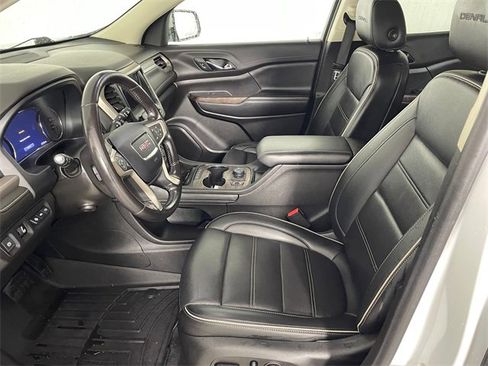 Used 2022 GMC Acadia Denali w/ Denali Technology Package image 2