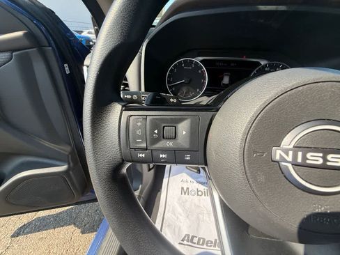 Used 2023 Nissan Rogue SV image 21