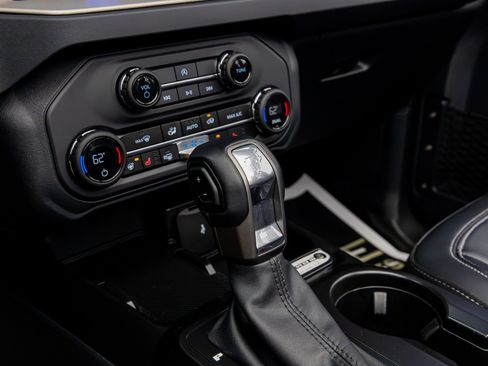 Used 2025 Ford Bronco Outer Banks AWD/4WD image 49