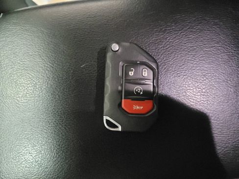 Used 2018 Jeep Wrangler Unlimited Sport S image 32