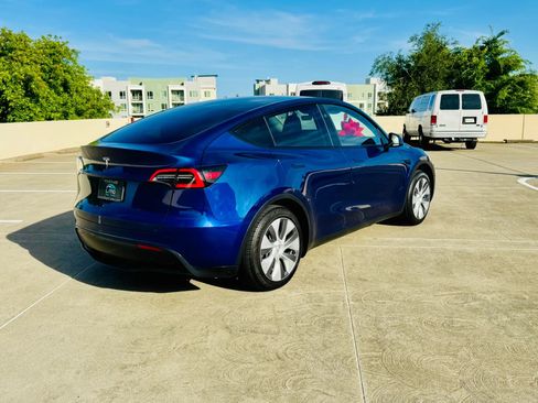 Used 2023 Tesla Model Y 2WD image 7