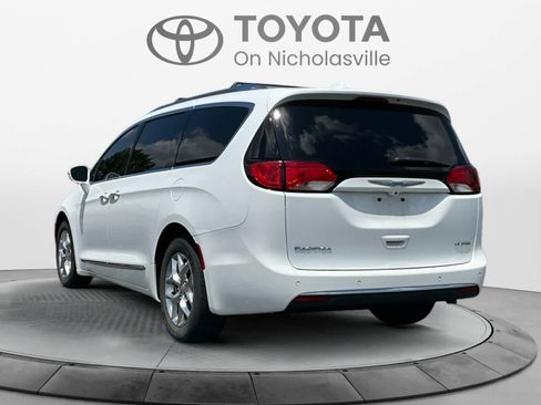 Used 2018 Chrysler Pacifica Limited FWD image 3