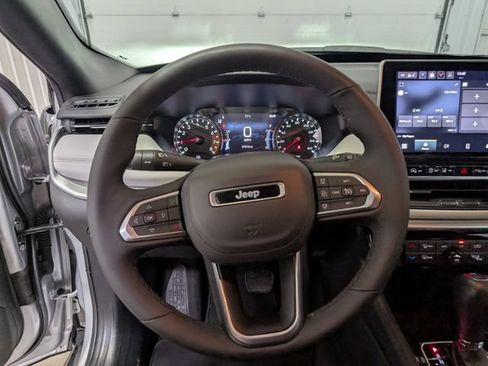 Used 2025 Jeep Compass Limited AWD/4WD image 16