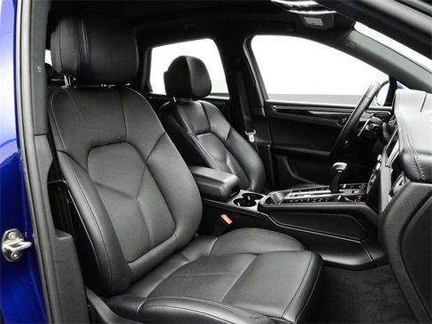 Certified 2023 Porsche Macan S image 18