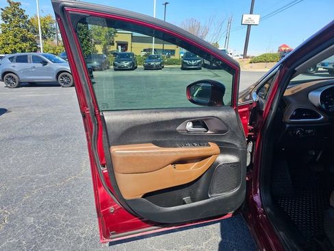 Used 2018 Chrysler Pacifica Limited w/ Advanced Safetytec Group image 29