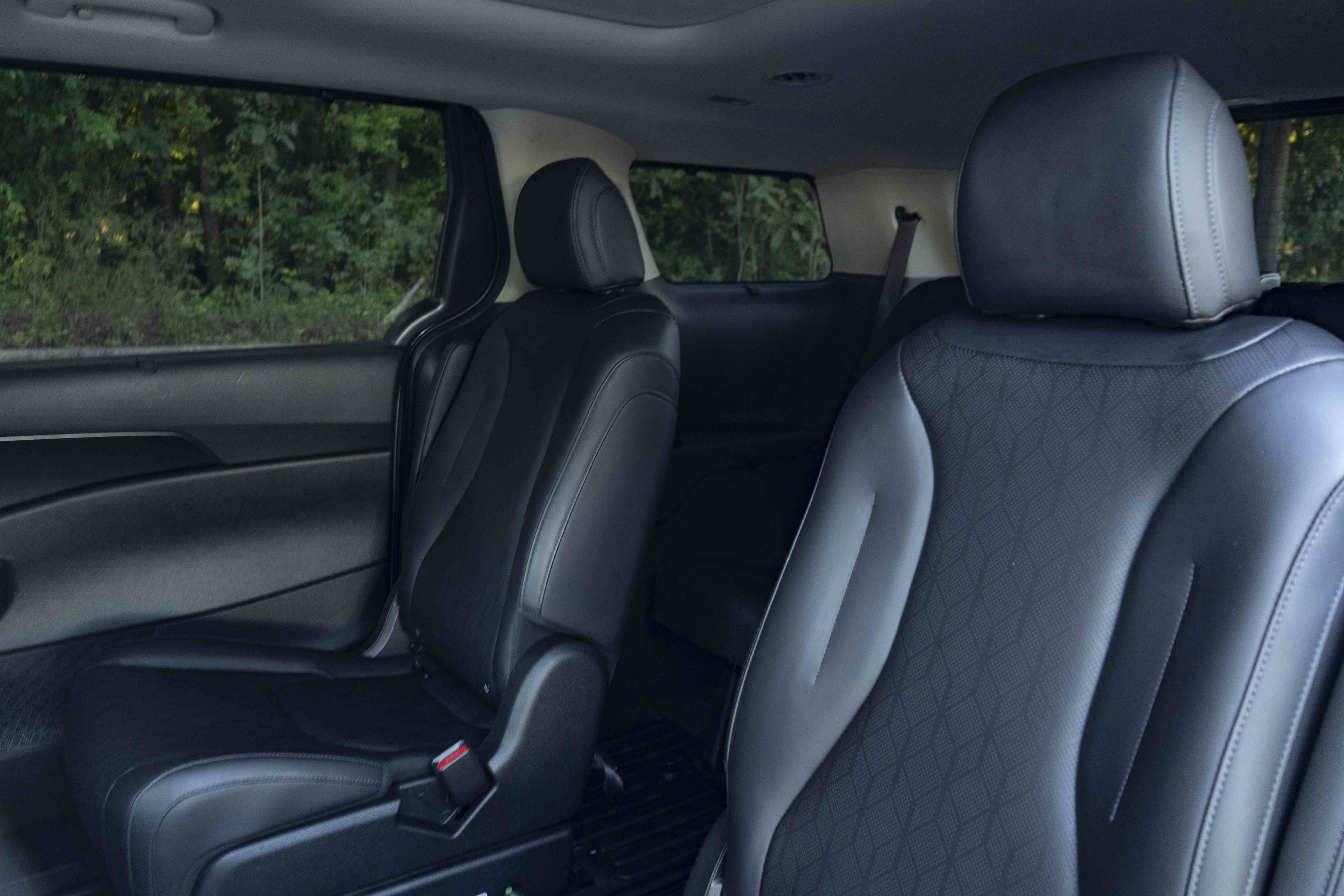 Used 2026 Kia Carnival SX w/ SX Dark Edition Package FWD image 18