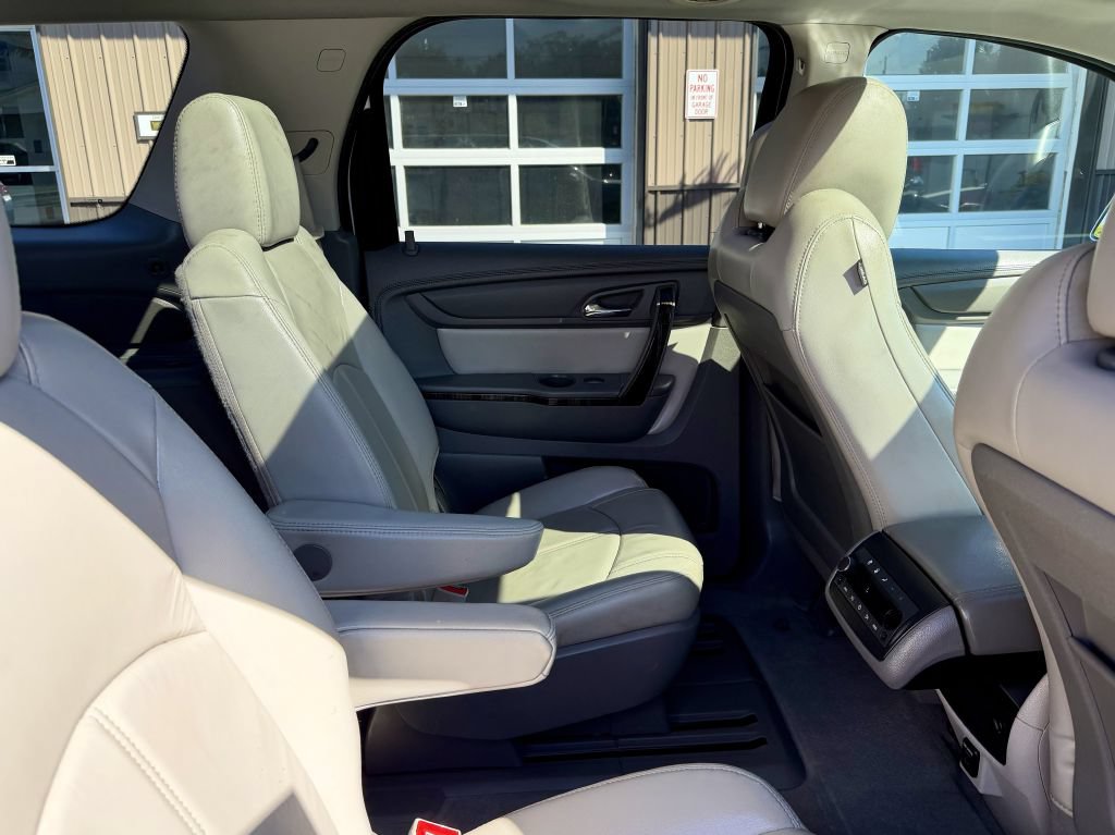 Used 2016 GMC Acadia SLT w/ Premium Edition FWD image 22