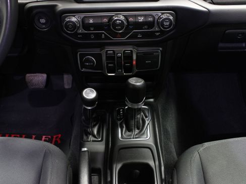 Used 2023 Jeep Wrangler Unlimited Sahara AWD/4WD image 19