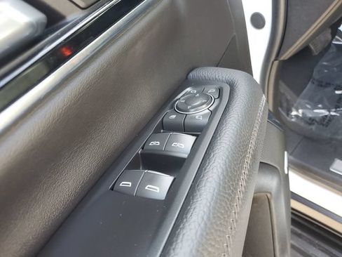 Used 2025 GMC Yukon XL Denali AWD/4WD image 17