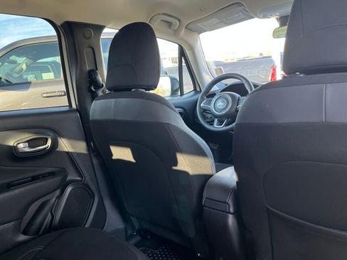 Used 2023 Jeep Renegade Latitude image 24