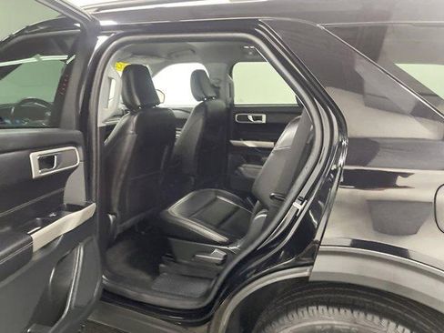 Used 2022 Ford Explorer XLT w/ Equipment Group 202A AWD/4WD image 10