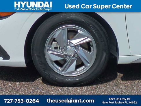 Used 2024 Hyundai Elantra SE FWD image 10