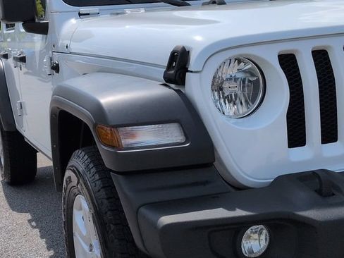Used 2022 Jeep Wrangler Unlimited Sport w/ Sun And Sound Package AWD/4WD image 9