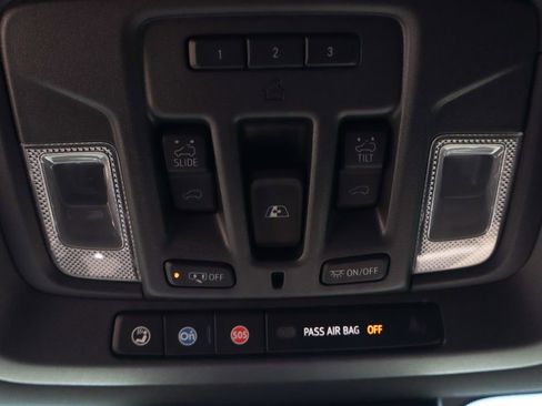 Used 2024 Chevrolet Silverado 2500 ZR2 w/ Technology Package AWD/4WD image 34