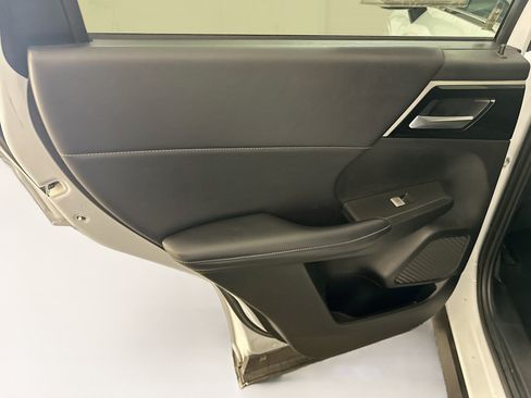 Used 2024 Mitsubishi Outlander SE AWD/4WD image 27