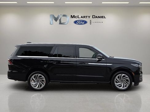 Used 2025 Lincoln Navigator L Reserve AWD/4WD image 6