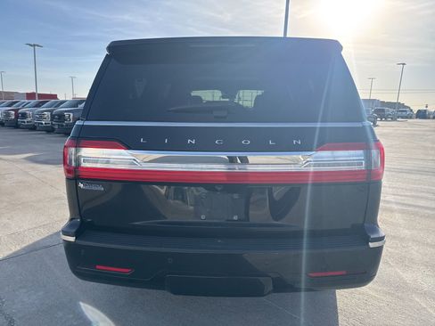 Used 2019 Lincoln Navigator L Reserve image 4