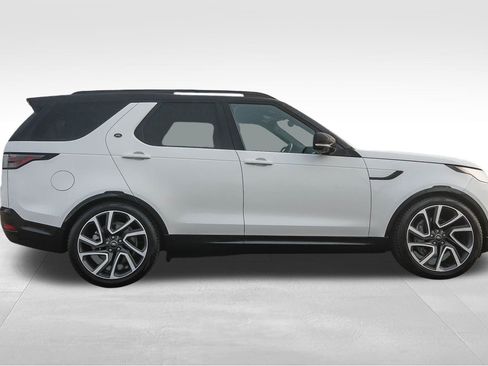 Used 2024 Land Rover Discovery Dynamic SE image 4