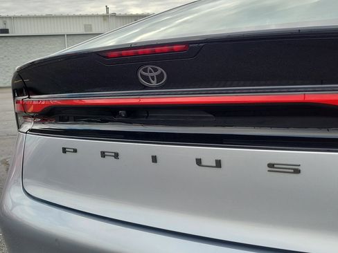 Used 2025 Toyota Prius LE image 6
