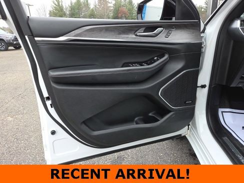 Used 2023 Jeep Grand Cherokee Overland w/ Luxury Tech Group IV image 45