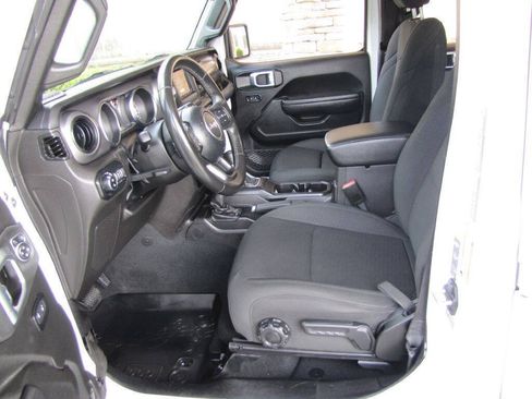 Used 2022 Jeep Gladiator Sport AWD/4WD image 12
