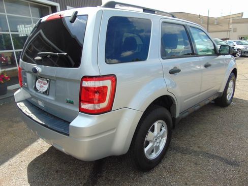 Used 2011 Ford Escape XLT AWD/4WD image 9