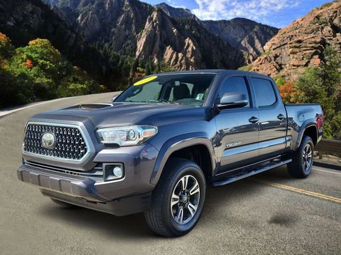 Used 2019 Toyota Tacoma TRD Sport AWD/4WD image 5