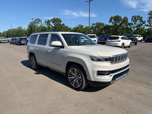 Used 2022 Jeep Grand Wagoneer Series III w/ Rear Seat Video Group 1 AWD/4WD image 4