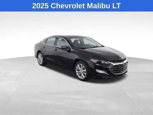 Used 2025 Chevrolet Malibu LT image 2