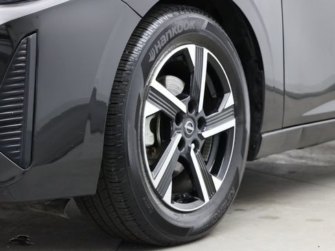 Used 2025 Nissan Sentra SV FWD image 12