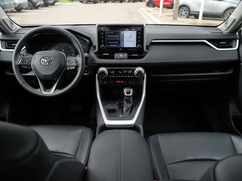 Used 2020 Toyota RAV4 Limited FWD image 19