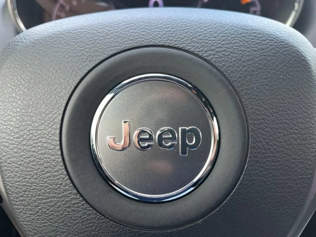 Used 2021 Jeep Grand Cherokee Laredo w/ Security & Convenience Group AWD/4WD image 28