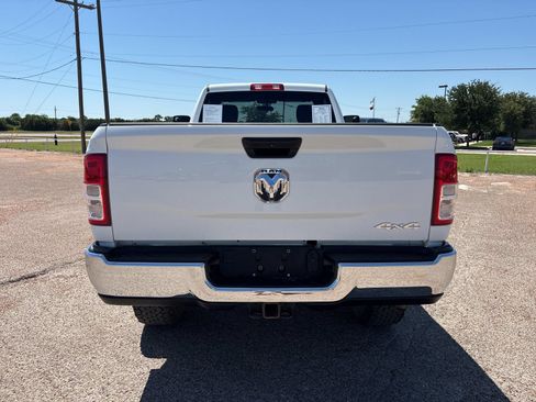 Used 2024 RAM 2500 Tradesman w/ Chrome Appearance Group AWD/4WD image 4