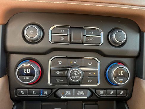 Used 2023 Chevrolet Tahoe High Country AWD/4WD image 19