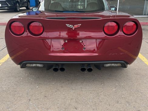 Used 2007 Chevrolet Corvette Coupe w/ Preferred Equipment Group RWD image 3