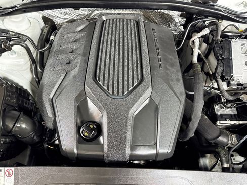 Used 2024 Porsche Macan Turbo image 28