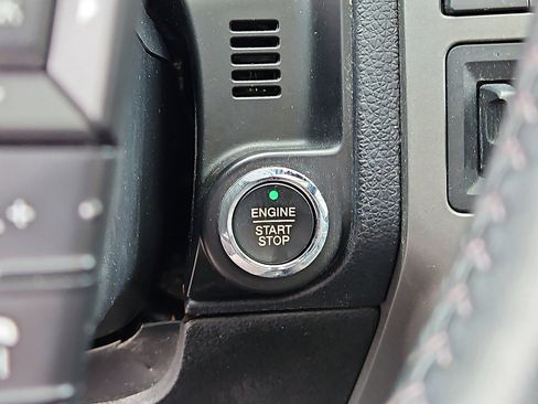 Used 2015 Ford Expedition Platinum image 18